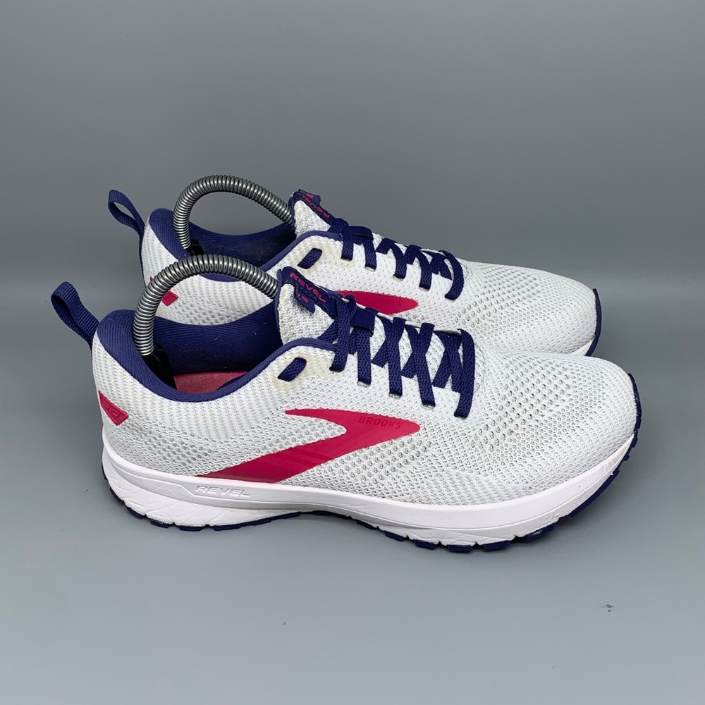 Brooks Revel 5 White Pink Navy Running Shoes 1203611B193 Women’s Sz 9 40.5 EU